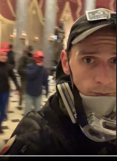 lilsister7's tweet image. This #texas #3per with a claw hammer says he was there with about 30 other guys. Haven’t even seen him on a wanted poster. Weird huh? @capitolfaces #threepercenter @capitolhunters @CTExposers @CArrests @FBIWFO  #January6thCommissionNow #MCHammer3per #CapitolRiot