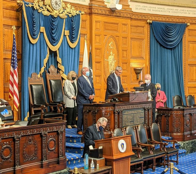 RepJimODay's tweet photo. Yesterday, the MA House stood in a moment of silence in memory of Worcester Police officer Manny Familia. Officer Familia was known as a family man who loved his career and gave his all to protect the city of Worcester. Officer Familia will forever leave a mark on our community. https://t.co/WqseR1oeNm