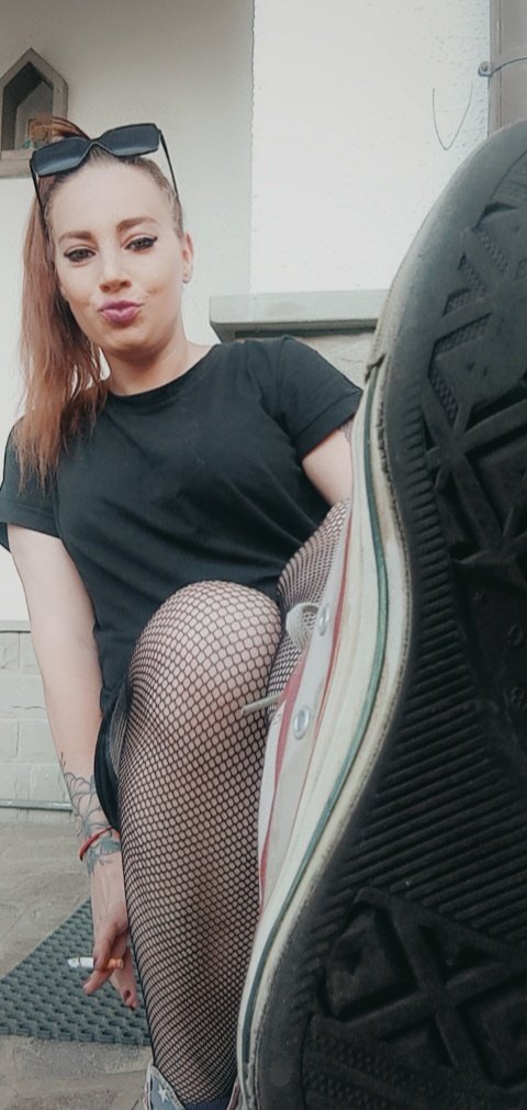 CASTRATRIX1's tweet photo. #leccasuole ripulisci tutte le mie #converse #snekers con la tua lingua #cane vieni a farti addestrare!!I tuoi soldi stanno meglio con me,non trattenere la tua voglia inefrenabile corri a farti fare una #mungitura #vacca #sissy #chastity @goddesses_sub @COdorante @elmatadorsoum https://t.co/W8i8R85L6Y