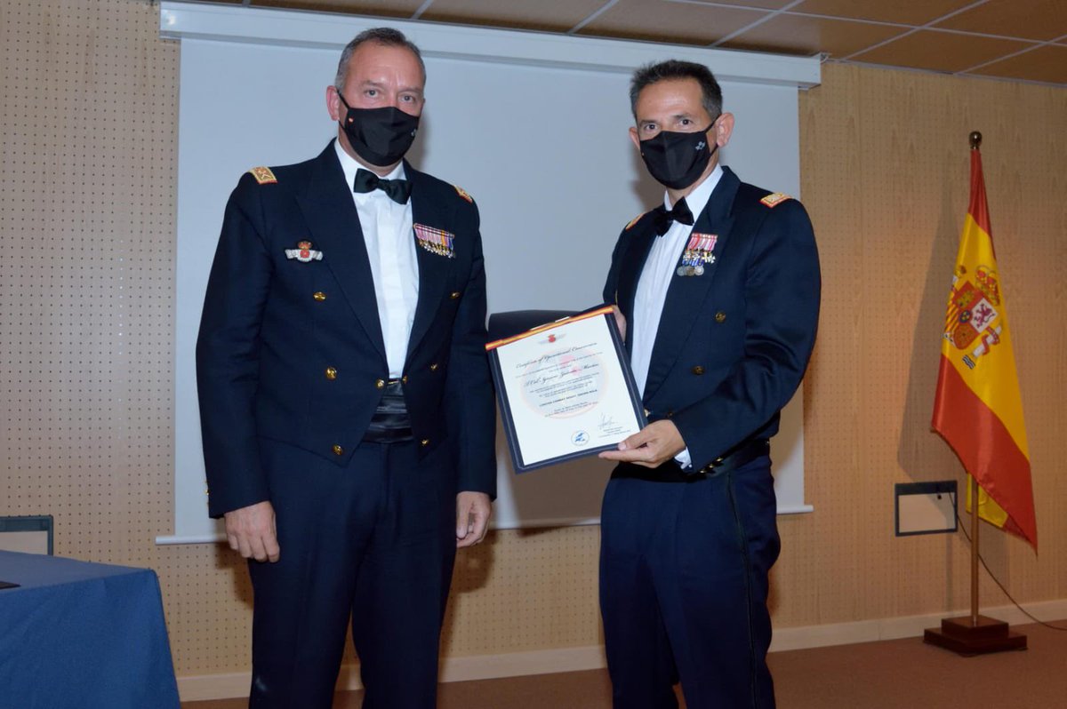 EjercitoAire's tweet image. ¡#BuenasNoches aviadores! 🙋🏻‍♀️

Siete nuevos pilotos de caza del #Ala11 y el #Ala14 han finalizado el curso de #Eurofighter 🚀 en la base aérea de #Morón. Listos para la defensa de los cielos de España 💪🏻🇪🇸. 

¡Vista, Suerte y al Toro!

#SomoselAire @defensagob