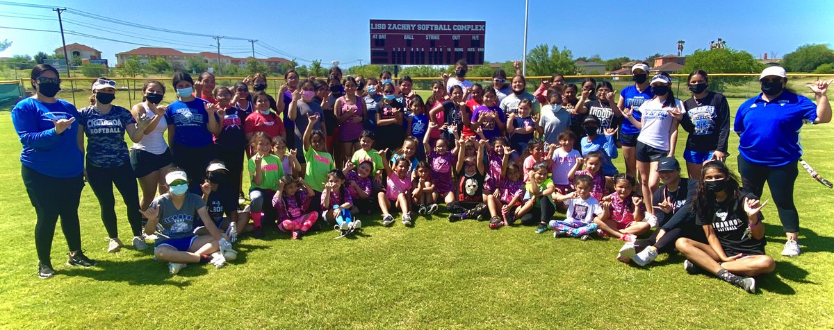 CHSToroSoftball's tweet photo. Day 2 in the books!!! Just finished our batting day in our Lady Toro Softball Kid Camp. Thank you to the 63 Ball Players that came out today!!! BIG SHOUT OUT to our volunteer coaches & Alum
#LaredoSoftballStrong
#grinddontstop
#backatthegrind @CigarroaHSlisd @LISD_Athletics https://t.co/9yuDooMZab