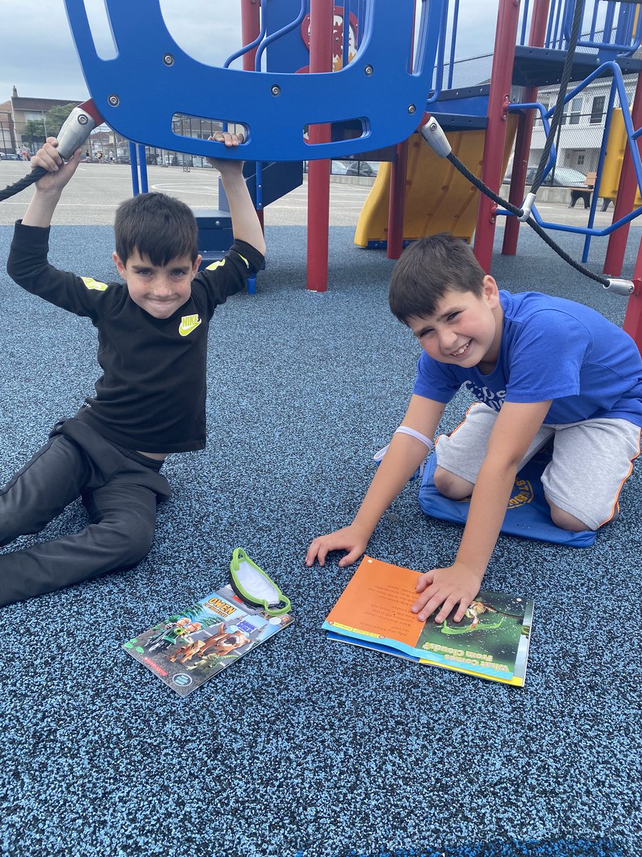 We finally got to meet our HEART Huddles buddies in person today! 💕We got to enjoy the nice weather with a buddy read! 📖 So happy to read with you @MsSamardich ! We even had brother buddies 👦🏻👦🏻 #HEARTofWest #LBLeads @Miss_Wachter @WestSchoolLBNY