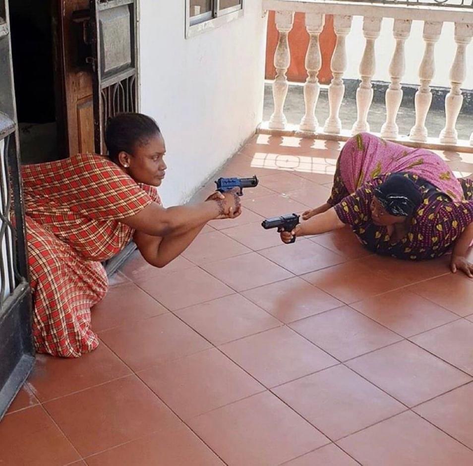 - ¿Y el hielo? 
- ¿No lo traías tú?