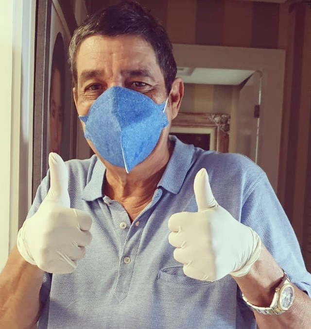 zecapagodinho's tweet photo. O Zeca Pagodinho já tomou a primeira dose da vacina e continua usando máscara! ... https://t.co/QOW0XlgCqG https://t.co/CfOZHc9CaR