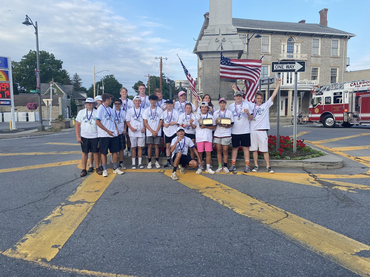 CM_AD1's tweet photo. Raider Tennis and Golf celebrating sectional championships!
@CalMum_Raiders @CalMumHS @livcosports https://t.co/YOoifACgk9