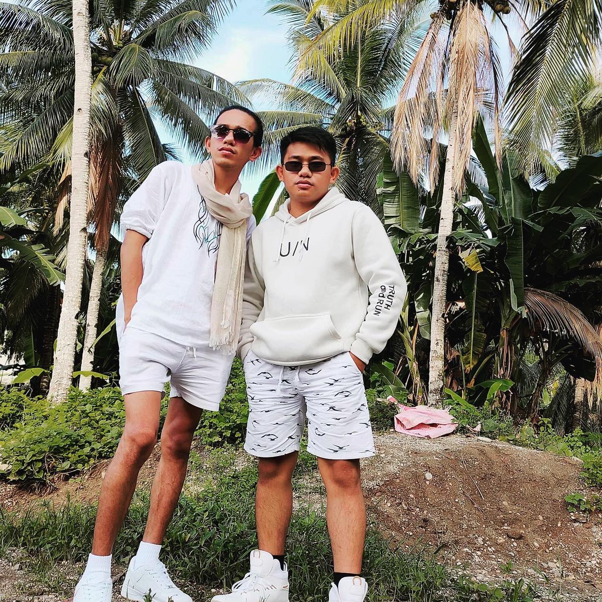 ZacharyRenegado's tweet photo. “B R O T H E R S are like streetlights along the road. They don’t make distance any shorter but they light up the path and make the walk worthwhile.”
- U N K N O W N.
With my bro 👨👦@RenegadoKenneth
Thanks for the N I C E shot bro
📸: @RonronSiarez
#AR19 #arenegado #chenalinzach https://t.co/y8ToKG8Lt8