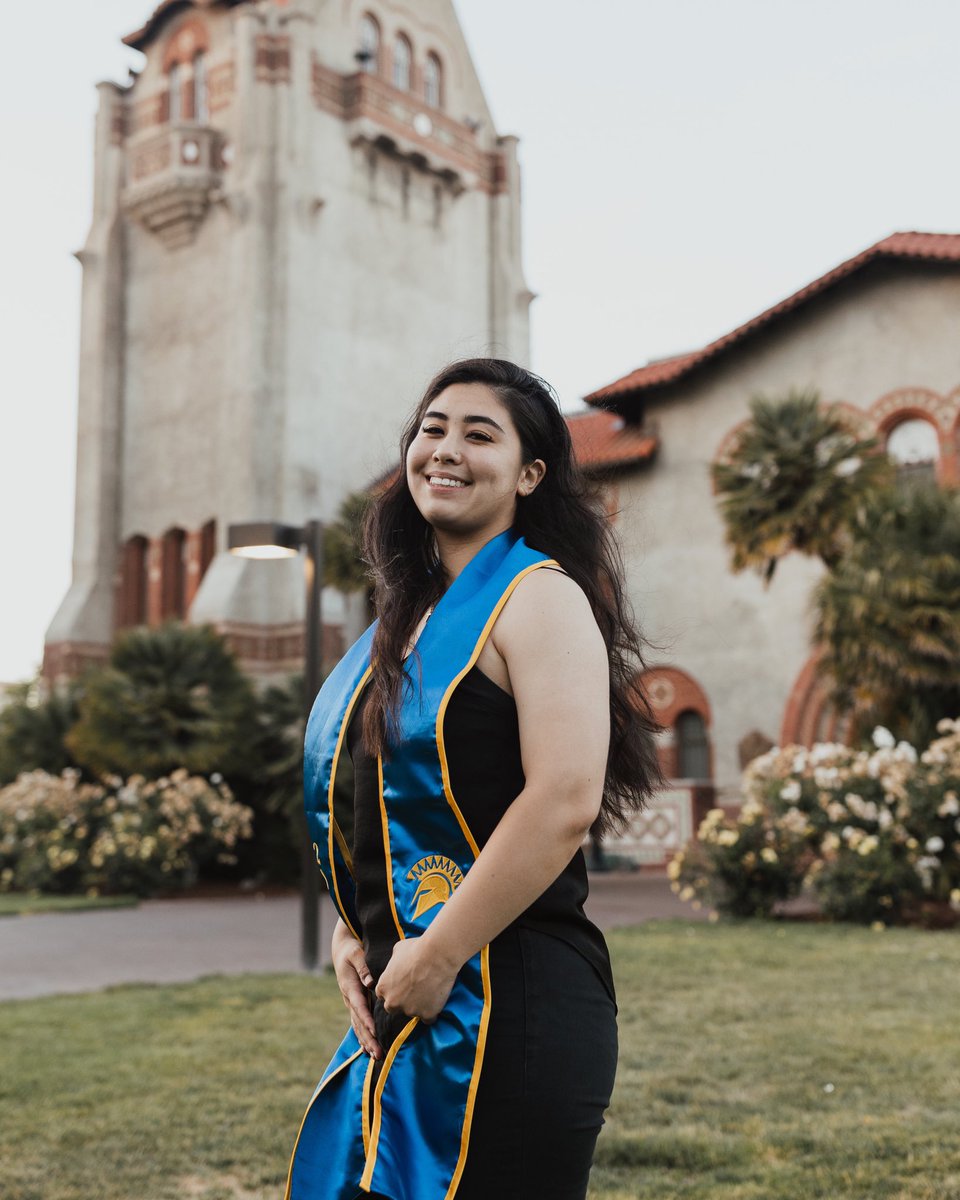 leilna_'s tweet image. Through all the obstacles I faced over the past year I honestly can’t believe I was still able to graduate.  5 long years later and I finally get to flex a degree to my name!!!😭