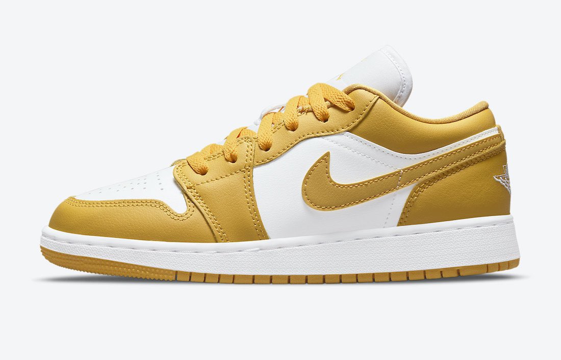 kicksonfire's tweet photo. A simple two-tone look lands on this Air Jordan 1 Low in White and Mustard Yellow. Would you rock these? https://t.co/jxDXnf83LS