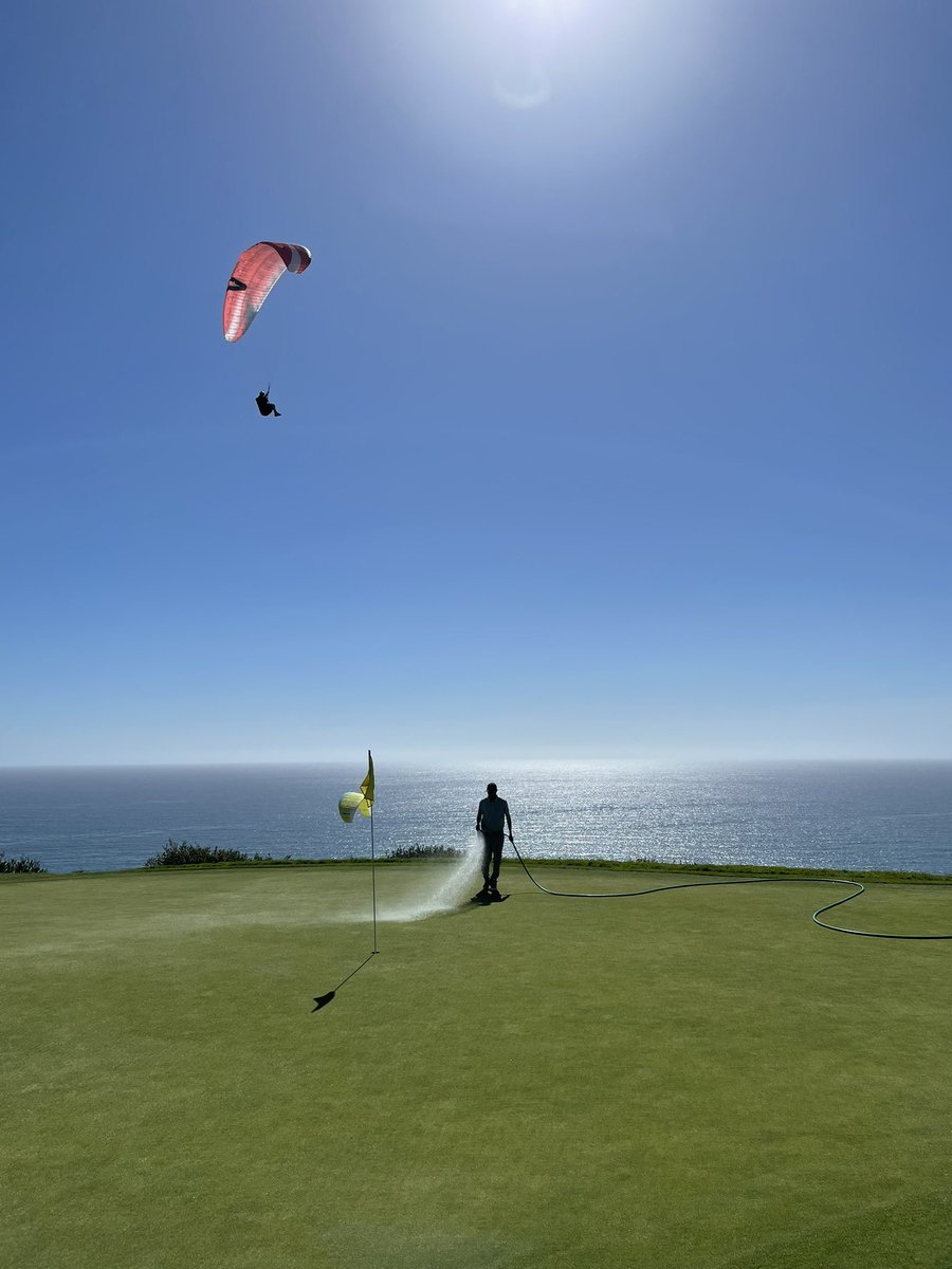 USGAGrnSection's tweet photo. Torrey Pines is awesome! The maintenance team has the course dialed! https://t.co/eHBFY2nSYf