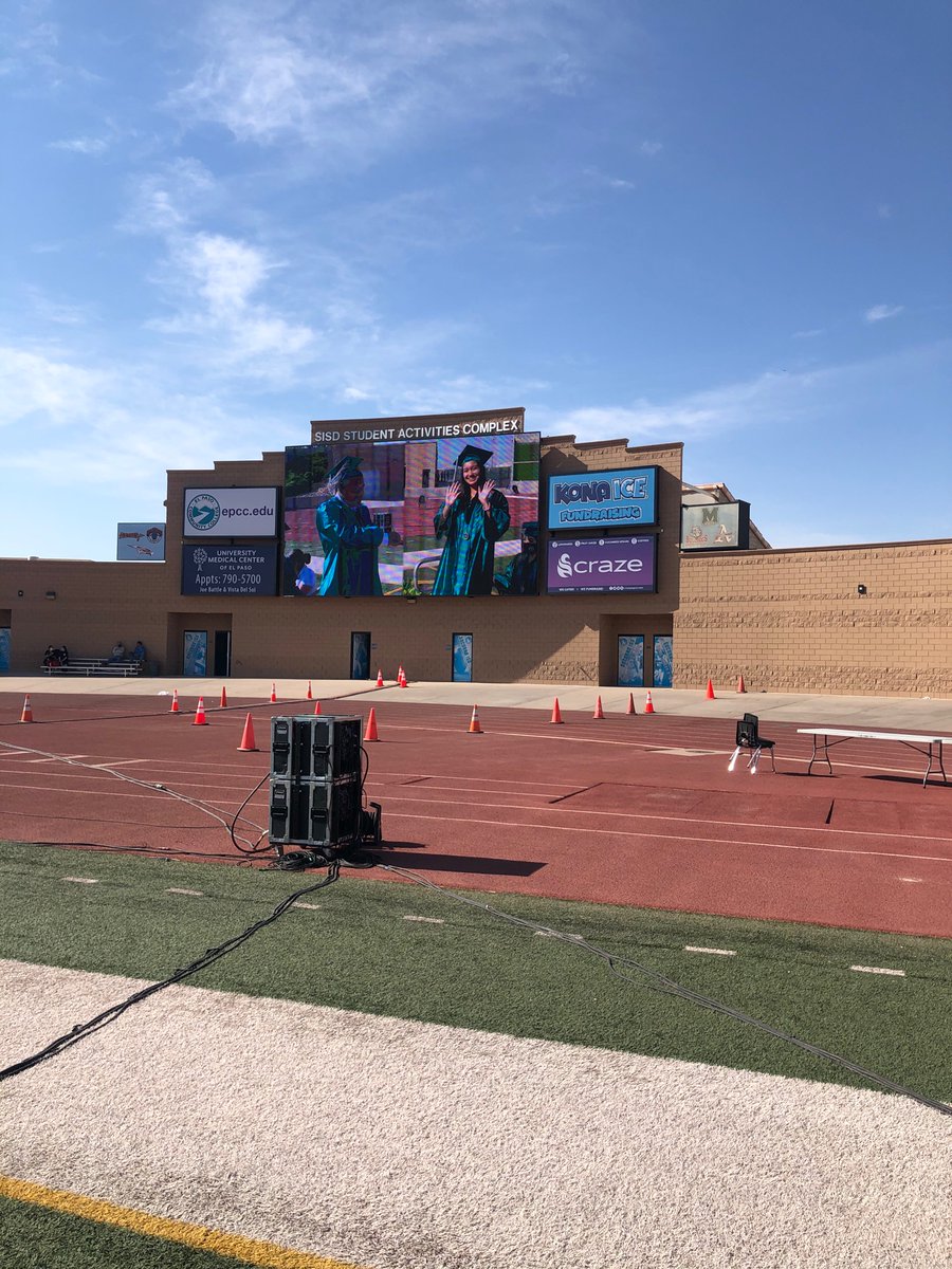 HERNANDO_MS's tweet photo. What a great graduation ceremony today, Sparta rose today! #TeamSISD https://t.co/yXLLrZAk2d