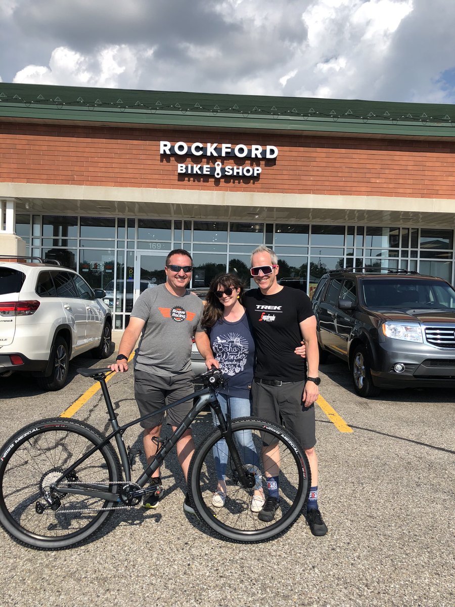 NickRobMI's tweet photo. #NewBikeDay @TrekBikes #TrekProcaliber @ROTOR_bike Kapic 34T oval crank, @PRObikegear Tharsis 35mm Carbon bars/stem @VittoriaTires Mezcals @ErgonBike grips @tacx cages, @ShimanoMTB XTR drivetrain with XT brakes https://t.co/OIyi2Y7He0