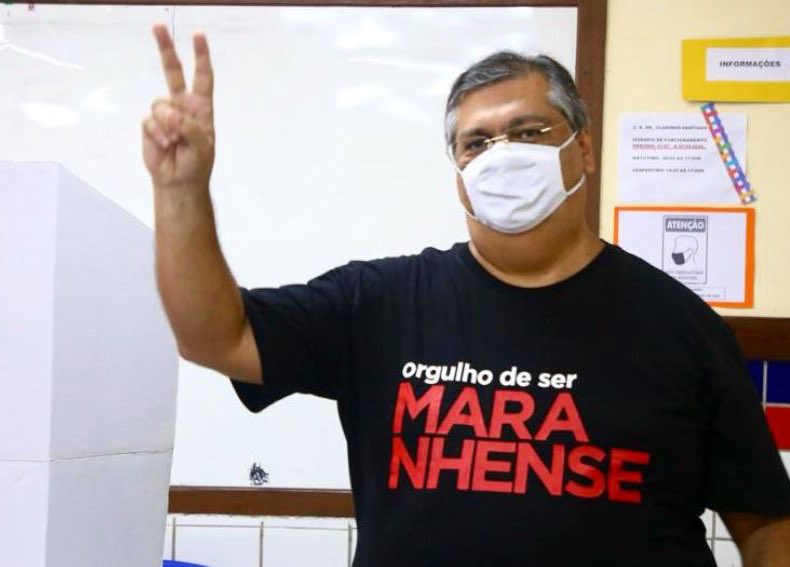 DinoDebochado's tweet photo. Adivinha quem já tá vacinando pessoas a partir dos 29 anos? 

O comunista do Maranhão! https://t.co/LVhTxKJHXv