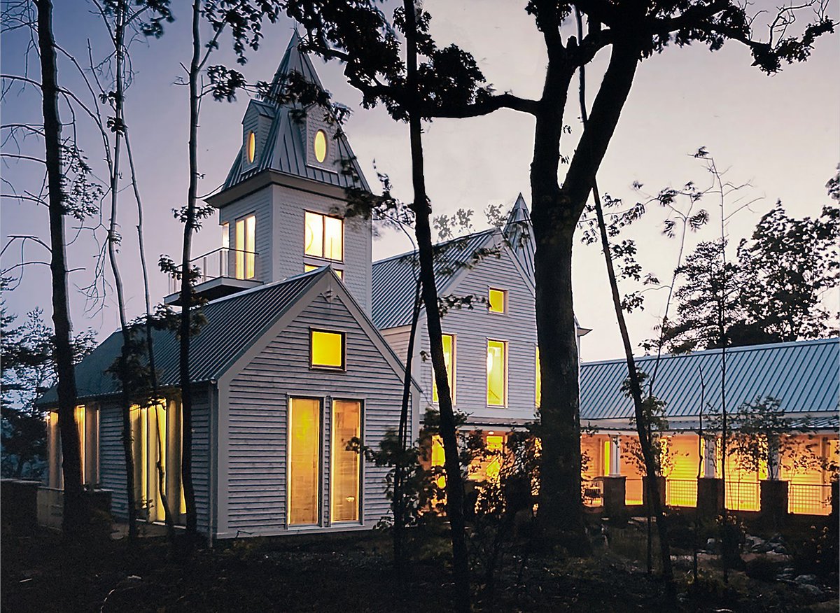 BauerAskewArch's tweet photo. Located in Monteagle, Tennessee, the Victorian and Gothic Revival architecture of the area is deliberately abstracted in this home that embraces the cliff, taking advantage of 'Heaven's View' to the uninterrupted vistas of the cove below.  #architecture https://t.co/c7ilnl6uUv