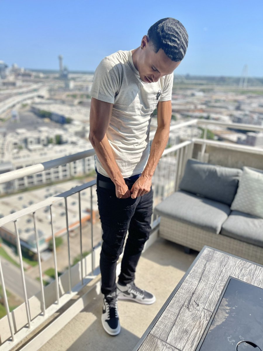 kainpme's tweet photo. Ran it up in Nikes how ironic it’s the check for me ✅ https://t.co/toHRjtBucm