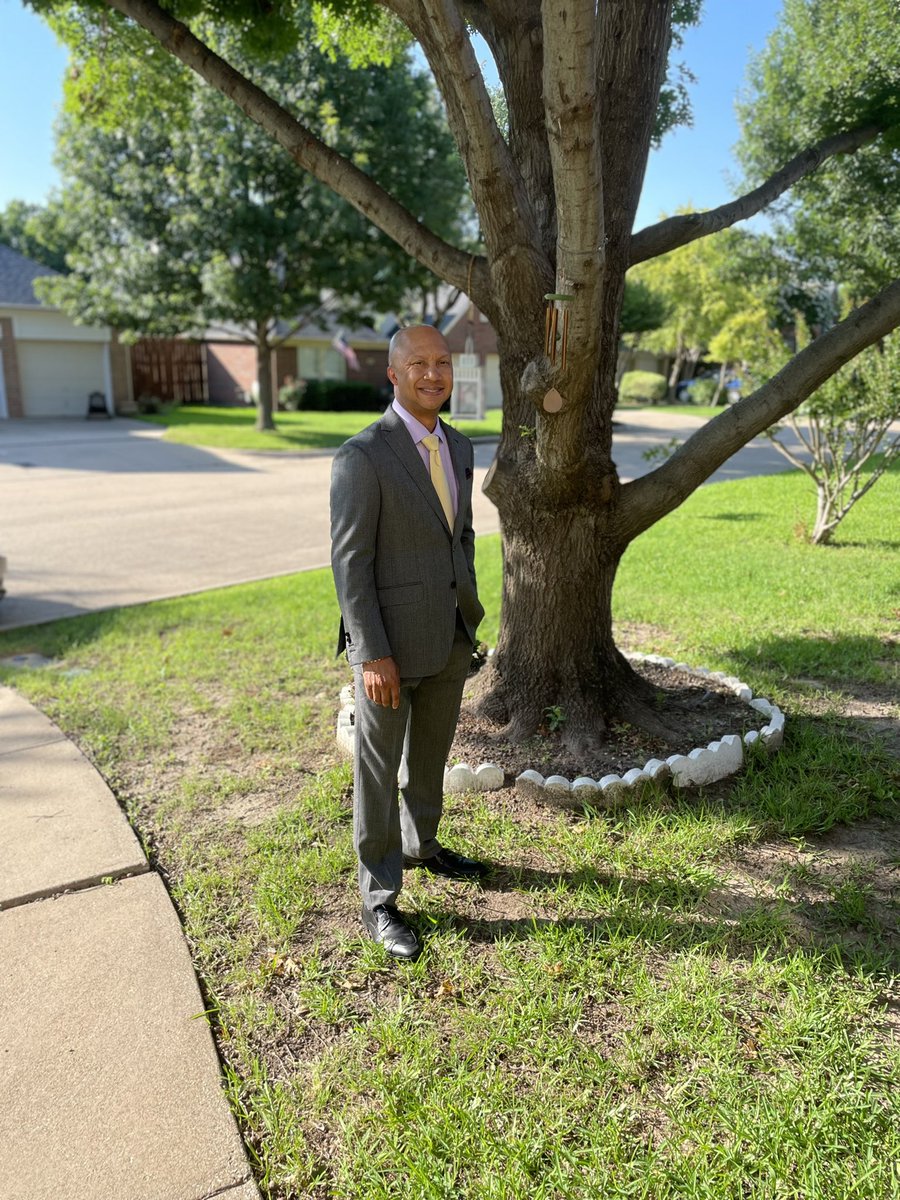 ToddShelton3033's tweet photo. On my way to @rwgathletics 1st 👨🏽🎓👨🏾🎓👨🏿🎓👨🏼🎓👨🏼🎓ing Class. The Class of 2021
Momma I wish folks were as solid as you and your 🌲.
I miss you.
👨🏽🎓⛹🏽♂️🦁🏀🌲🍯📚❤️💜💛
#classof2021 #RWG #Lions #Sheltons #BuiltDifferent https://t.co/UNIYrj2m0A