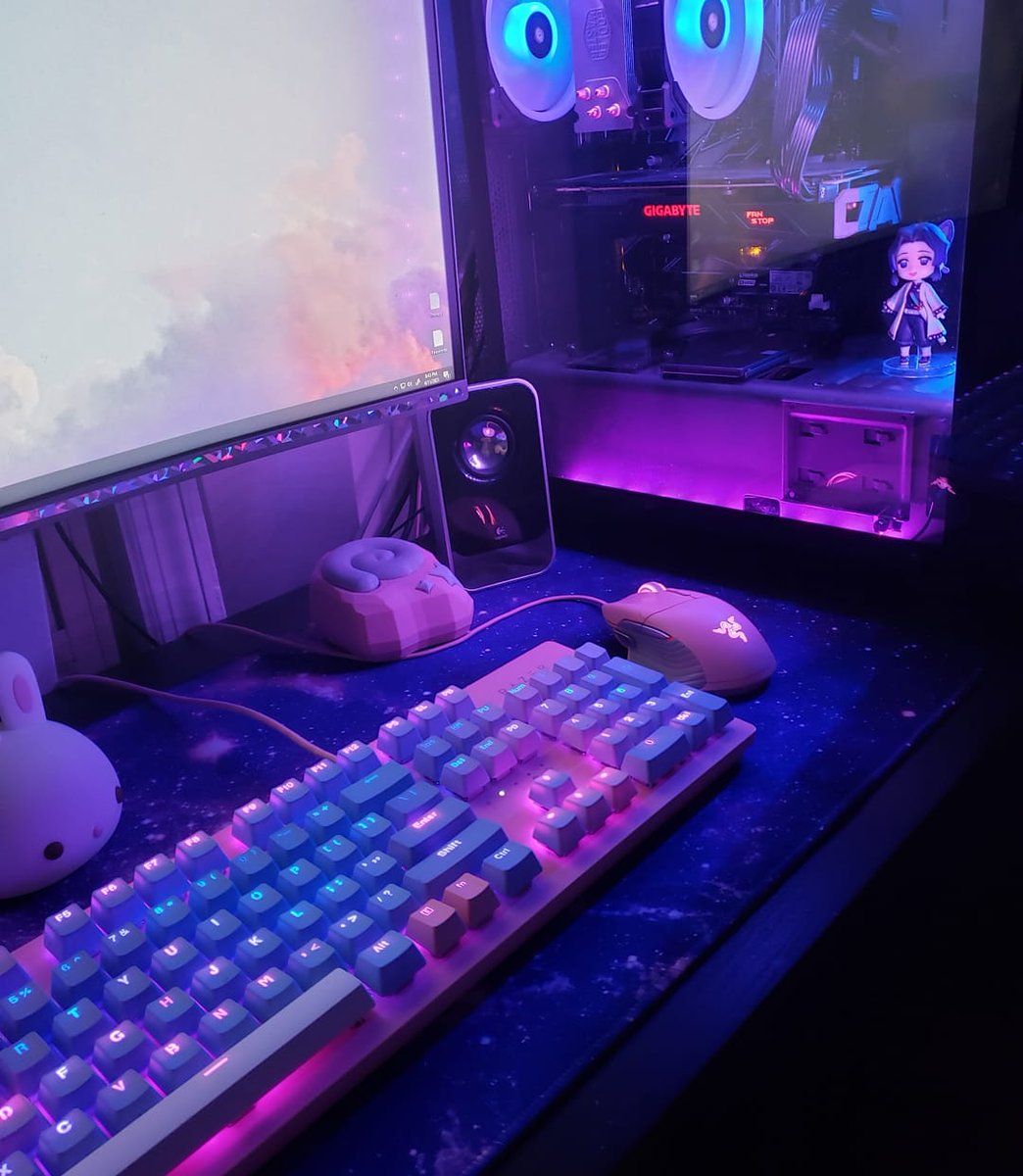 anxiouseducator's tweet photo. Bless @holotaco for feeding my aesthetic #bilighting #BiPride #PrideMonth https://t.co/GsVSOBiqSd