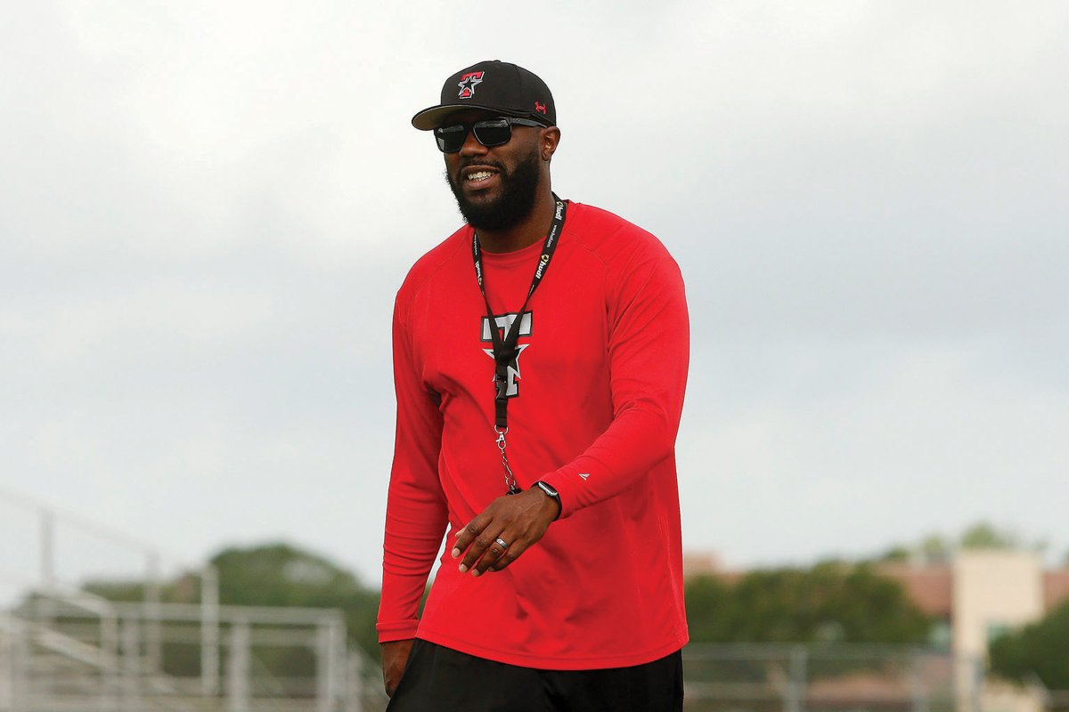 fbheraldsports's tweet photo. “I felt like I owed it to the community, to the kids, and to myself..." 

| @Darnelljackson6 staying home with the Rangers: Terry grad, offensive coordinator named @BFTerryFootball head football coach |📲 https://t.co/JgH6ysUfw7 |✏️📸 @Duns_more | https://t.co/FZ1ugDa0jD