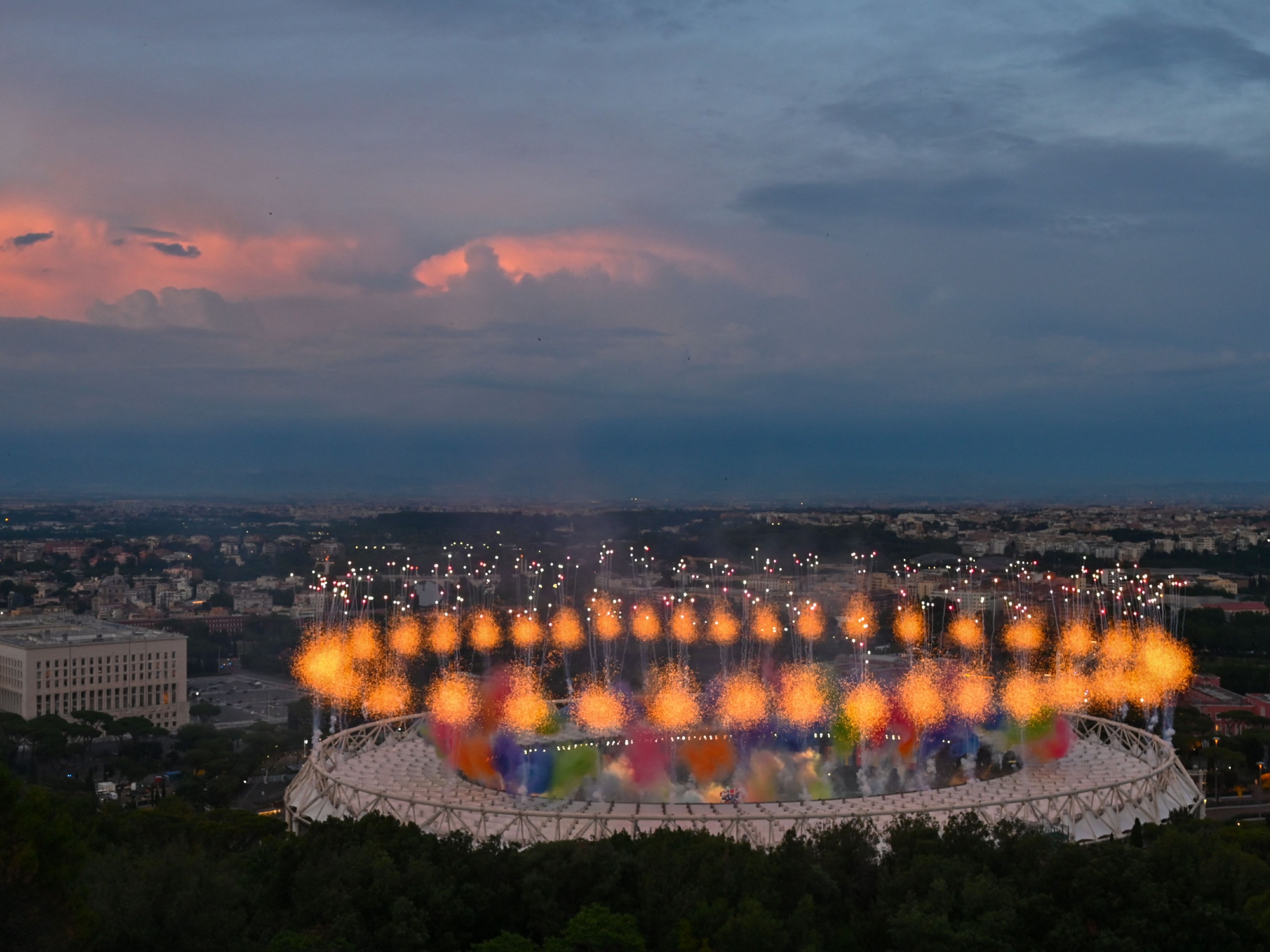 Goal Japan レジェンドの姿も 開幕セレモニーとキックオフ前のスタディオ オリンピコの様子 ネスタ と トッティ もスタジアムに Euro グループa トルコ 0 0 イタリア T Co O54zmp3bgh Twitter