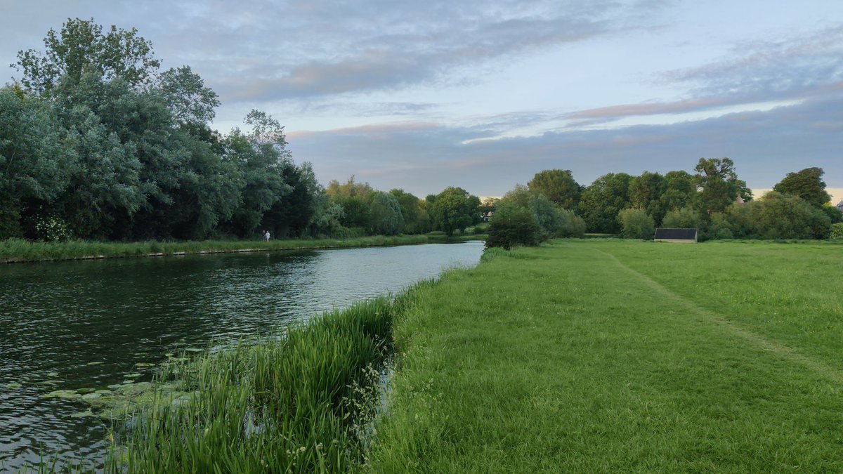 British summer night along the #cambridge riverside 💕