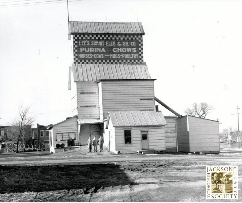 JCHSMissouri's tweet image. Image of the Lee's Summit Elevator and Grain Company, located at 4th Street and Main Street taken on February 24, 1939. 

View images like this and more on our new online Digital History Database now open to the public to browse for free! jchs.odyssey.historyit.com
