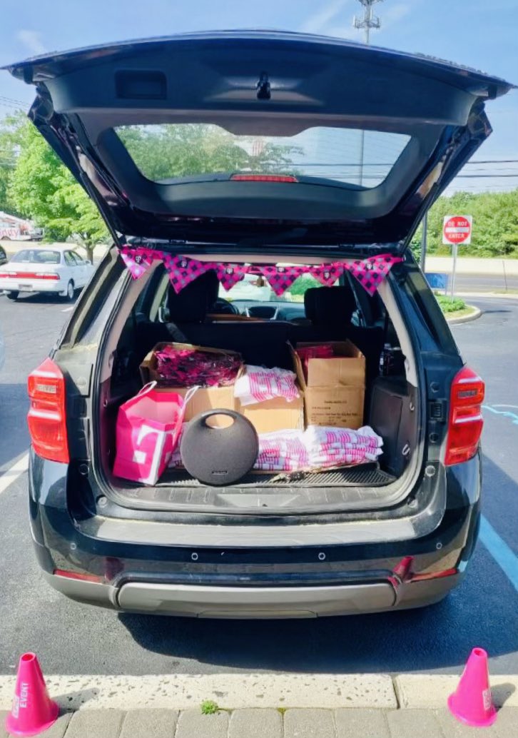 PcgWireless's tweet photo. Itโs #Friyay! And our #Absecon team has their weekend goals on point! ๐ #NoTableNoProblem #TMobile #GotTubes #Magenta #PortablesUnlimited #SeriousFun @PortablesInc @TMobile @LarMelch @RonB96 @JagotaChetan @McMeeshy https://t.co/mXVpnpKunB