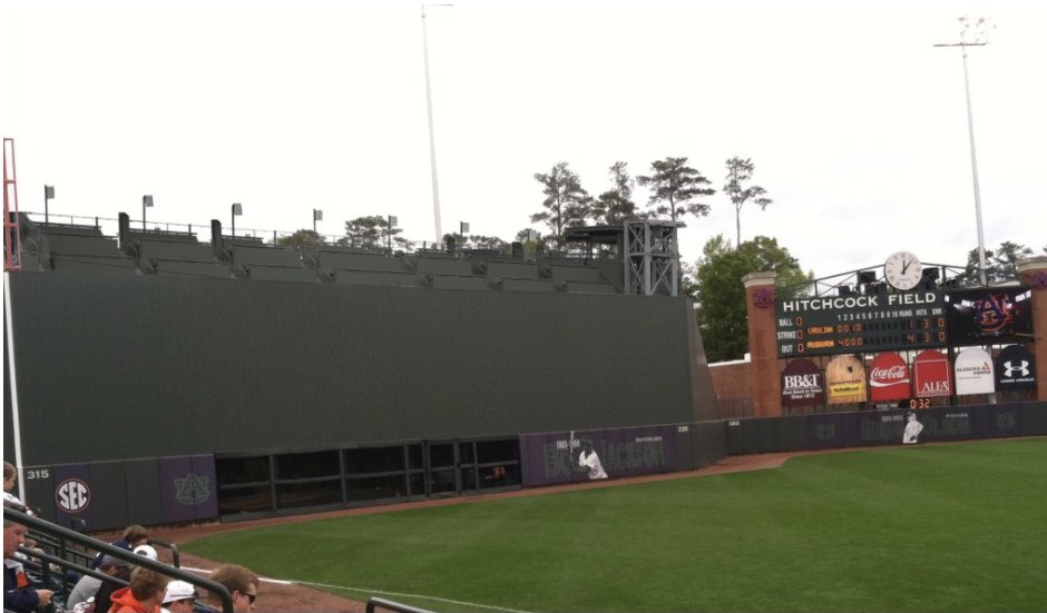 au_helmet's tweet photo. Photo credits here to @WarBlogle from a few years back, but this is what I, along with many others, have been begging for. AUBURN would be the ONLY PROGRAM IN THE COUNTRY with this feature and in the grand scheme of things, this would be relatively inexpensive. Build over bullpen https://t.co/F8J0sQsMio