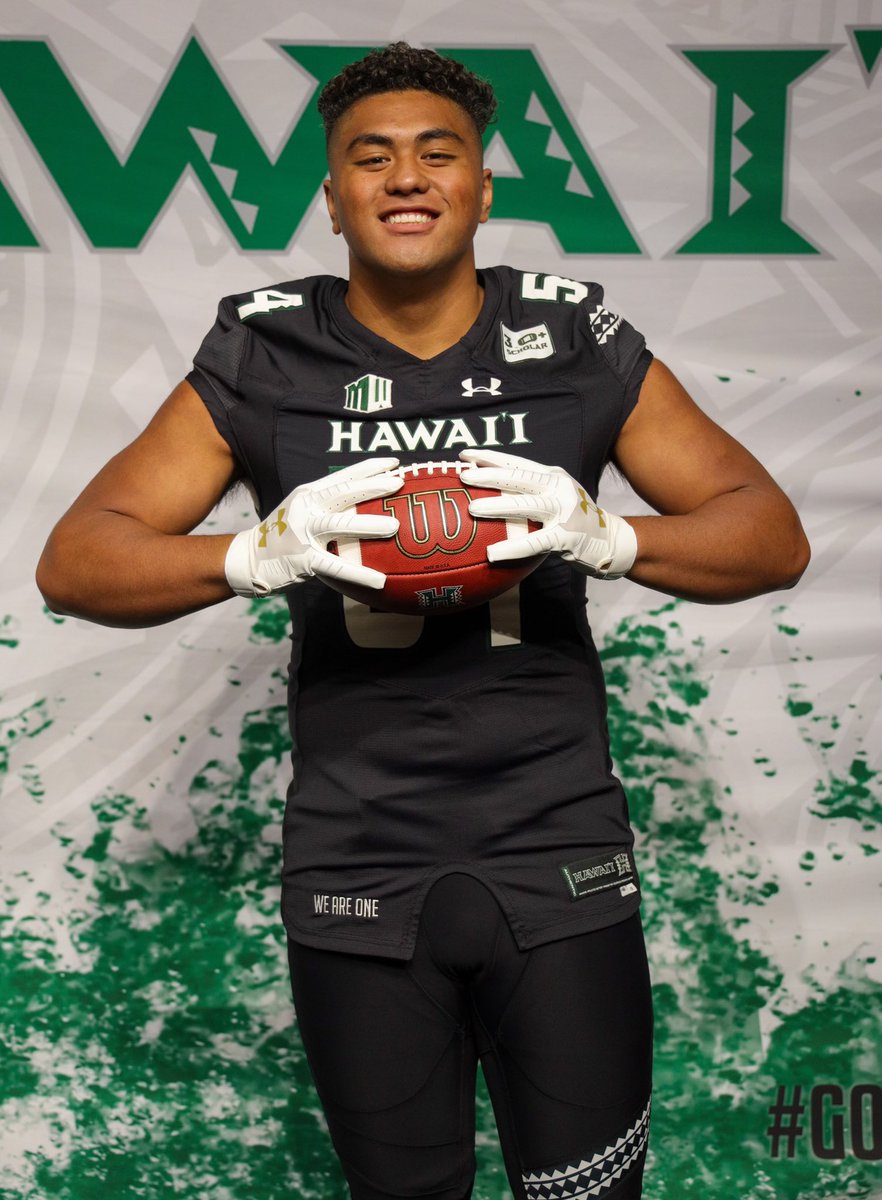 Thank you to Coach Graham &amp; <a href="/CoachLaiu/">Laiu Moeakiola</a> for treating my family and I like Ohana! It truly is an honor to be offered a scholarship to play football for the great state of Hawaii! This one is for you Grandma Vickie!#poynesiasteam <a href="/BrandonHuffman/">Brandon Huffman</a> <a href="/adamgorney/">Adam Gorney</a> @bangulo <a href="/polynesiabowl/">POLYNESIAN BOWL</a>