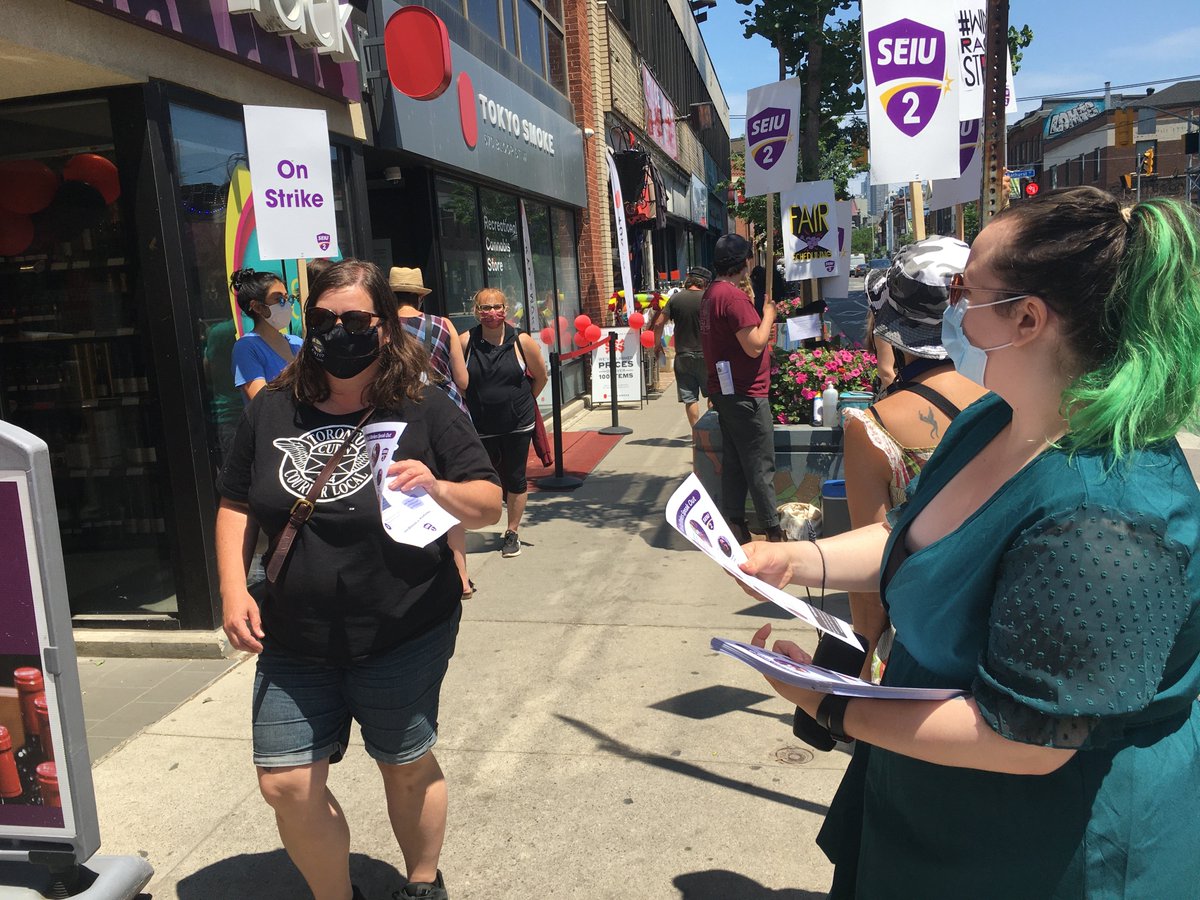 seiulocal2can's tweet photo. Today at Bloor and Bathurst 🔥😎 #winerackstrike #TOpoli #onpoli https://t.co/gukjxa2kAu