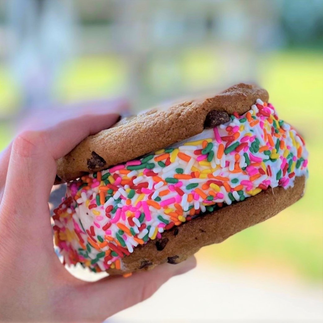 how do you make homemade cookies better?  add ice cream!

#icecreamsandwich
#jimmiesorsprinkles
#cookiesandwich
#goodforlunchtoo