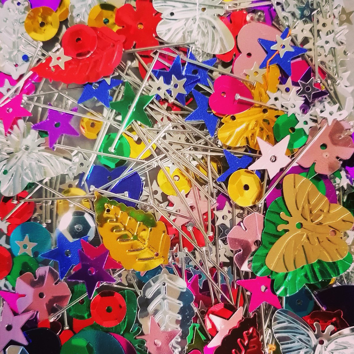 DeeADavies's tweet photo. Uh oh, danger sequins 😬 https://t.co/UrlxDt1Yk8
