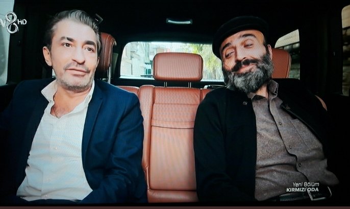 Zarifoğlu'nun dediği gibi; “Kıymet bilen insanlara zaafım var. Onlar incili kaftan, gerisi yamalı fistan.”

#KırmızıOda