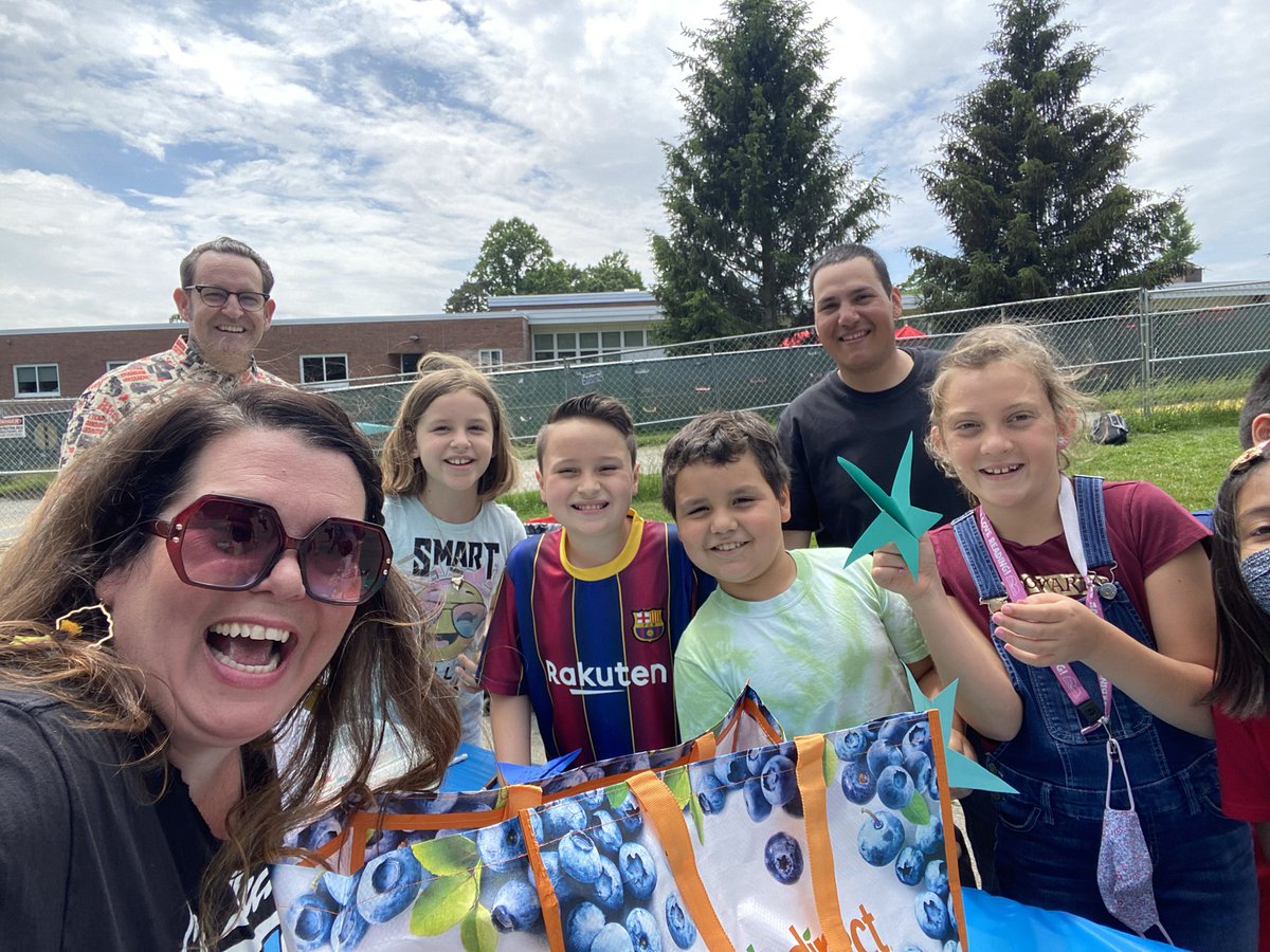 itsgoodcents's tweet photo. HAPPY FACES + HAPPY HEARTS

Today is the first time since 2020 I was back where I love to be - in the schools with the littles making happy memories. 

Life is for living. And man did we live it up today!! @ferzeen_shamsi @OssiningSchools @tcfrieds @OssiningSup https://t.co/YXMU4EkBU5
