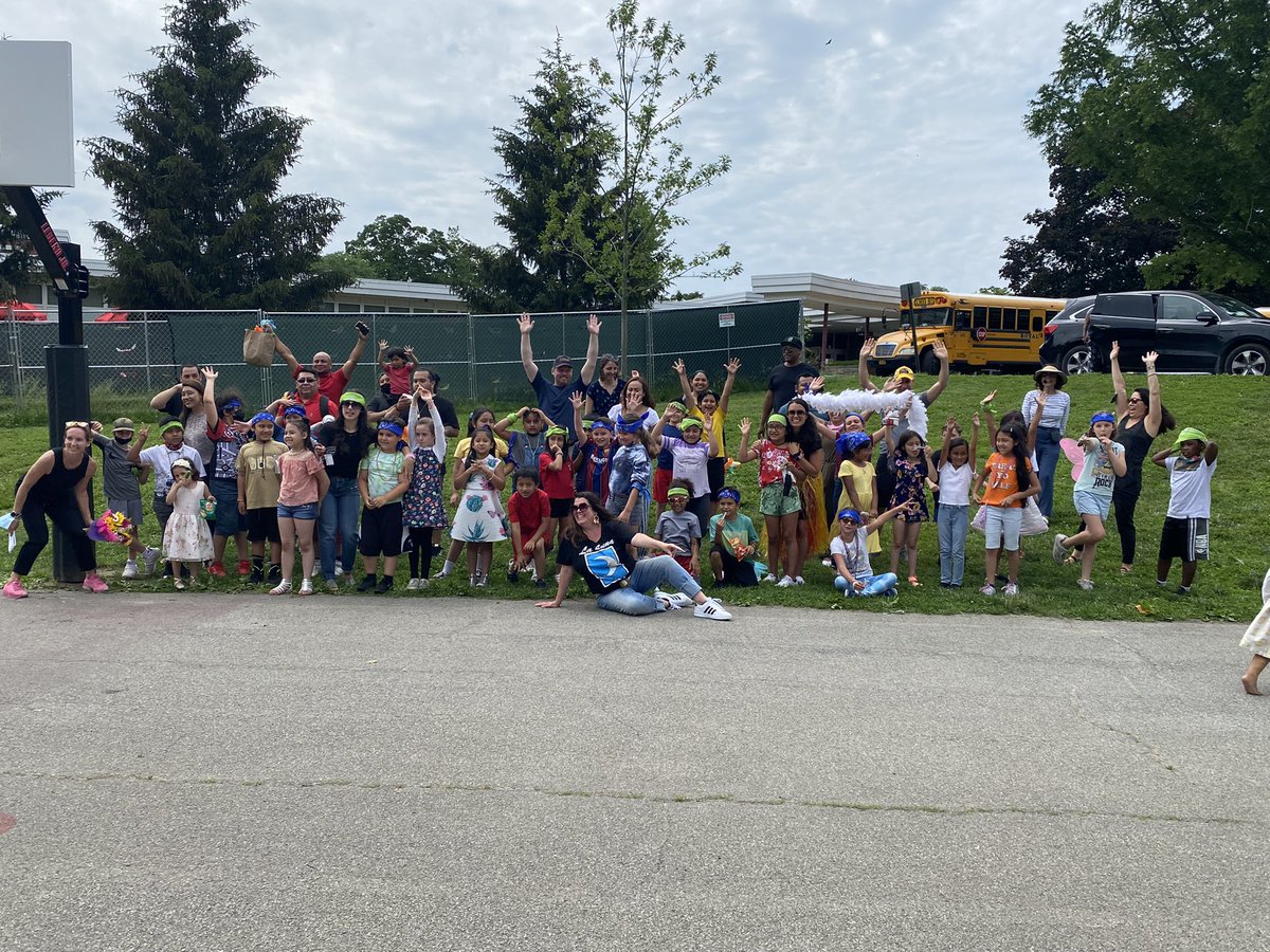 itsgoodcents's tweet photo. HAPPY FACES + HAPPY HEARTS

Today is the first time since 2020 I was back where I love to be - in the schools with the littles making happy memories. 

Life is for living. And man did we live it up today!! @ferzeen_shamsi @OssiningSchools @tcfrieds @OssiningSup https://t.co/YXMU4EkBU5