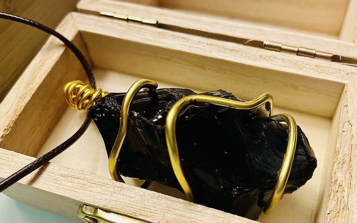 iamsolchild's tweet photo. We decided to launch our newest GOLD WRAPPED #SolStones today! just in time for #Juneteenth! connect with your ancestors while embracing our new #BlackObsidian crystals! ๐๐ฝ https://t.co/xrjGCOyIH1 #BlackOwnedBusiness https://t.co/igpTjbSpVh