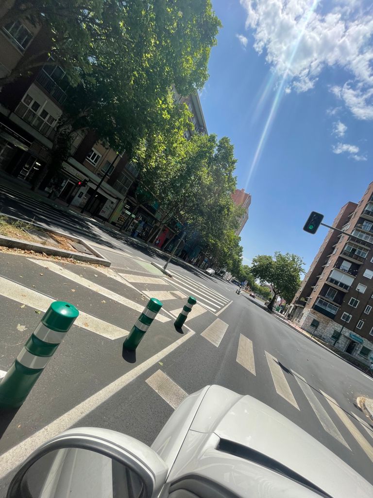 ConcejalVLL's tweet photo. Finalmente se crea el carril fantasma en el Paseo de Zorrilla altura  antiguo matadero, creando un embudo
ilógico e innecesario. Esta visto lo fácil que es tirar  con pólvora ajena. https://t.co/LaNjysUUFF