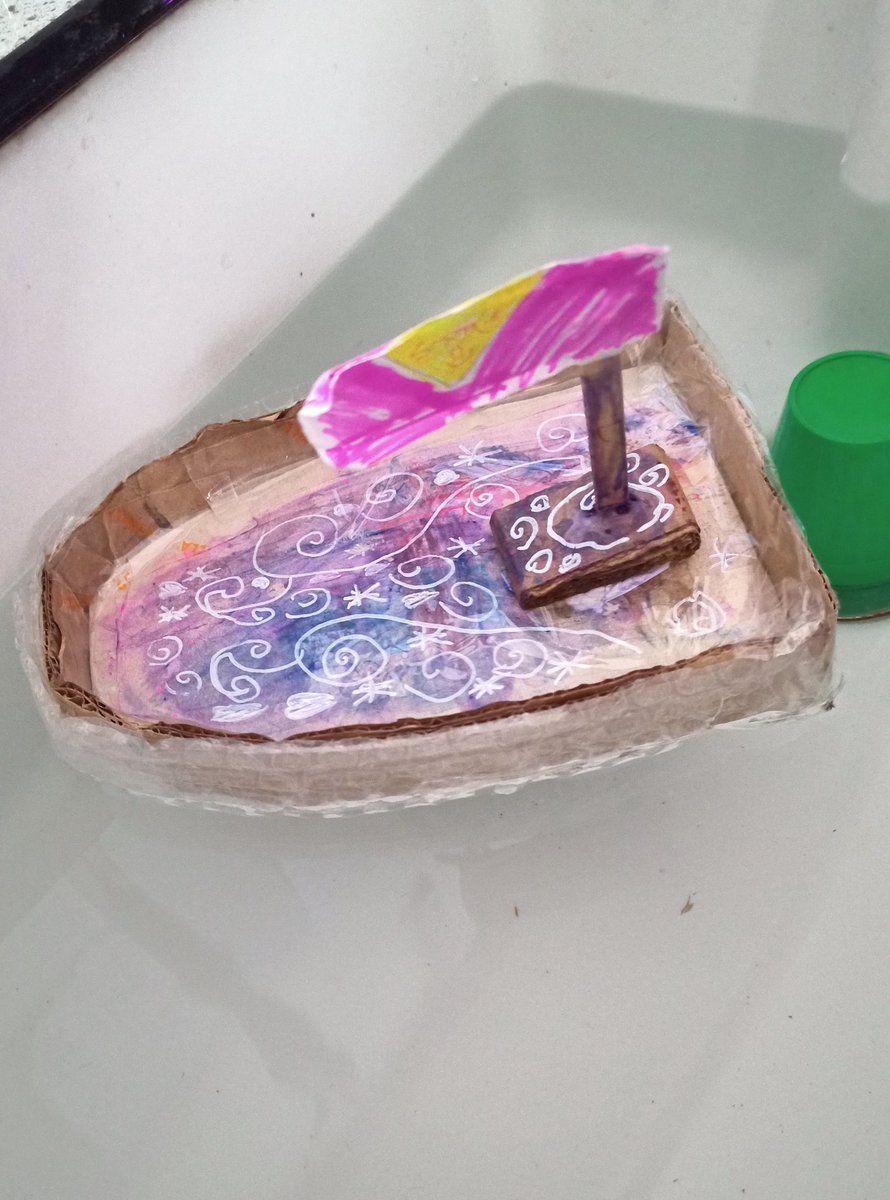 MissMilnerCTS's tweet photo. Tried and tested! The boats, designed with waterproof materials, did NOT sink! One even propelled itself forwards. I would be proud to sail the Amazon River in one of these.๐ โต #homeworkshowcase @CTS_Watford @MrsLawrenceCTS @headcherrytree https://t.co/qTVaBUMMBE