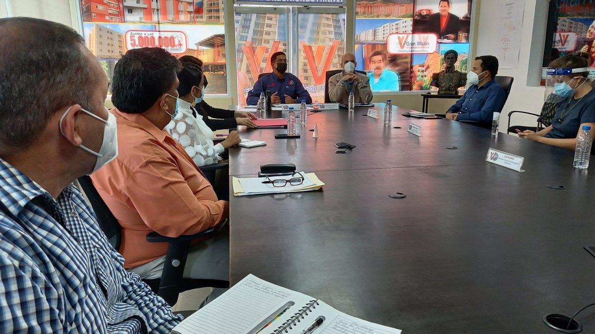 JoanC2030's tweet photo. #AHORA || Desde la Sede del @Minhvi_Oficial realizamos el Foro Urbano Nacional, junto al VP. @rmenendezp de @MPPPlanifica en aras de trazar planes de Desarrollo Estratégico local en el ámbito de Hábitat y Vivienda para el #BuenVivir del Pueblo

#UBSRobaAVenezuela https://t.co/rDWVKvup3O