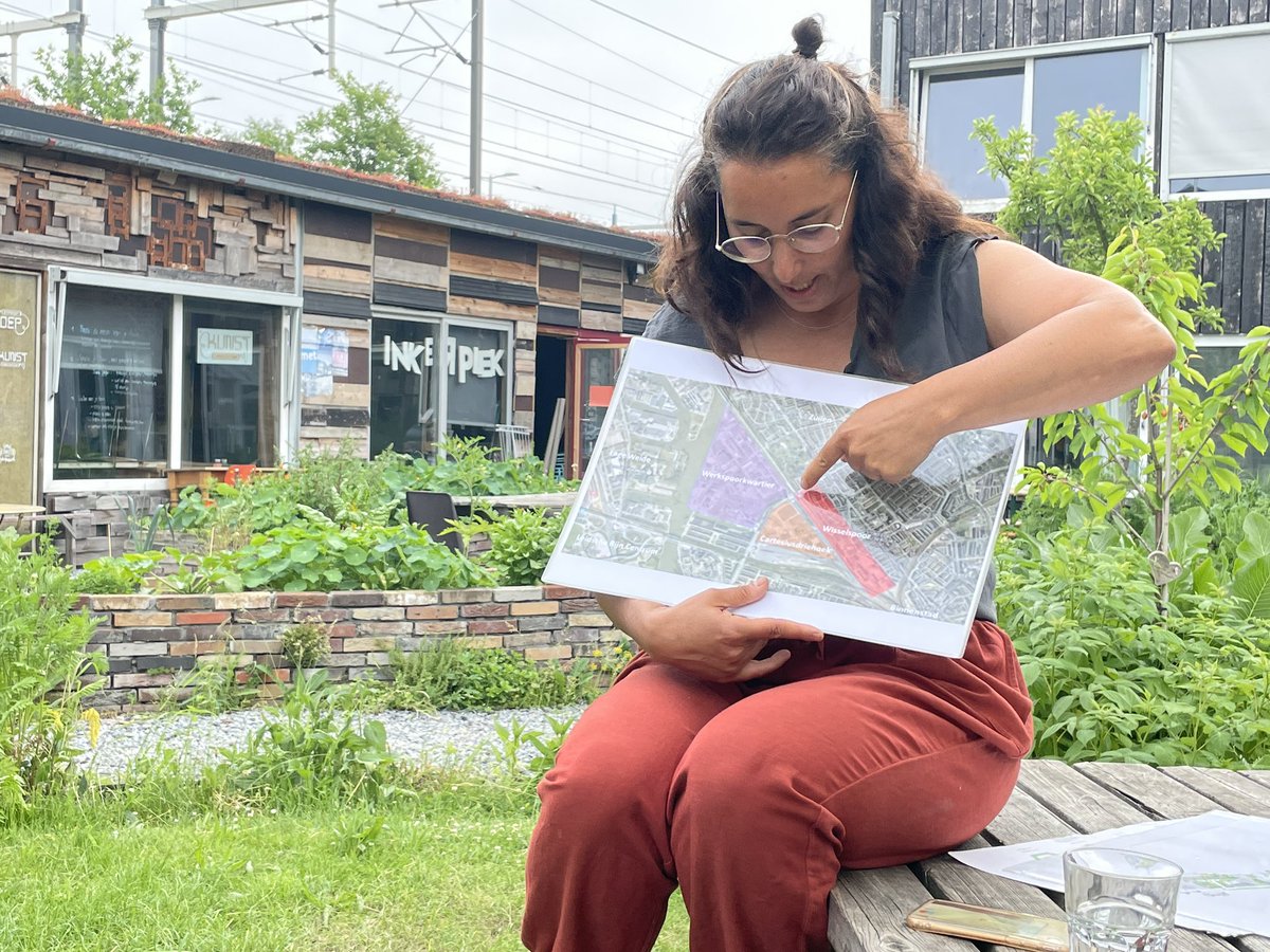 Vandaag op ‘SCHOOLREIS’
Heerlijk werk <a href="/Cirkellab/">Cirkellab</a> Vanuit mijn rol als #kwartiermaker #circulairehotspot <a href="/STEK/">Simon Tan</a> een inspiratiebezoek <a href="/hofvancartesius/">Hof van Cartesius</a> georganiseerd mmv #BredaCirculair en <a href="/gemeentebreda/">Breda</a> Veel moois gezien en ideeën opgedaan! Besef: Circulair goud in handen <a href="/STEK/">Simon Tan</a>