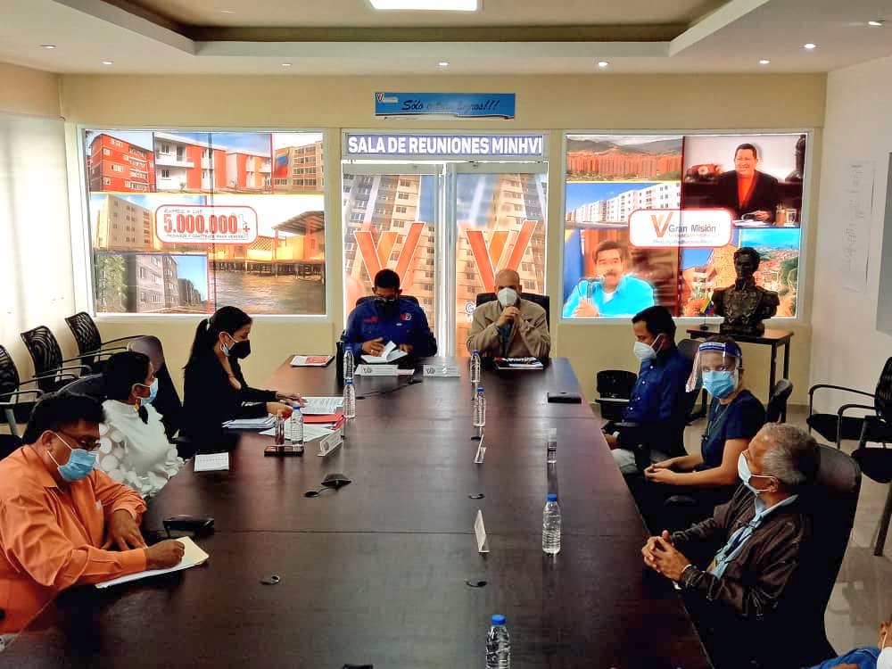 Redescarabobo21's tweet photo. #hoy nuestro Director estadal del MINHVI CARABOBO, @PabloMontoyPSUV presente en el Foro Urbano Nacional con @IMVillarroel1 y @jhoagaby en pro de planificar el desarrollo estratégico local en el ámbito de hábitat y Vivienda. https://t.co/pMCmnI0F1Y