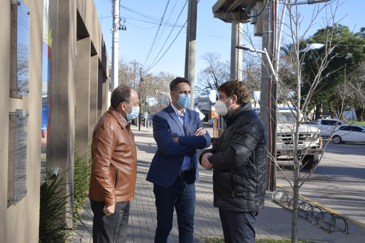 PikiMajul's tweet photo. Acompañando al Secretario de Gobiernos Locales de la Provincia @fedegarciaok en la entrega de un ecógrafo en #AriasCba.
Junto con el intendente Matías Gvozdenovich y el concejal Edgardo Sallago recibimos a la prensa y comentamos el trabajo mancomunado de los Estados en pandemia. https://t.co/b5eh5XTfmO