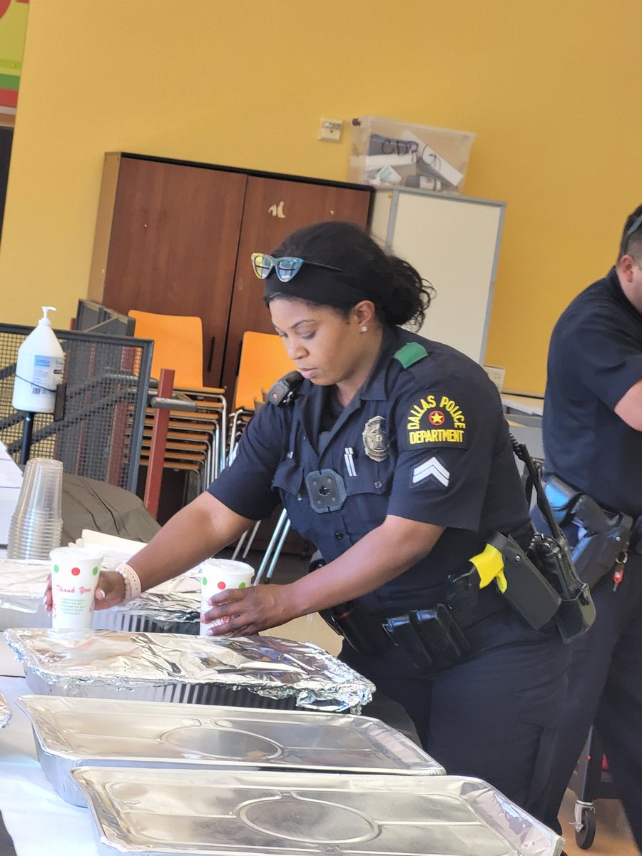 NENPODPD's tweet photo. Preparing for the principal and staff recognition celebration at Jack Lowe Elementary. @dallasschools @DPDChiefGarcia @DallasMayor @AShawDPD @DPDSalas @DPDWilliams #communitypolicing #dpdsowingthegoodseed #dpdsembrandolabuenasemilla. https://t.co/Jh1U7fWtWz