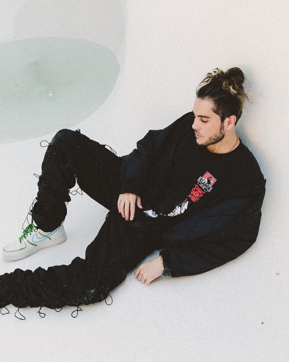 CLINTON CAVE tweet media