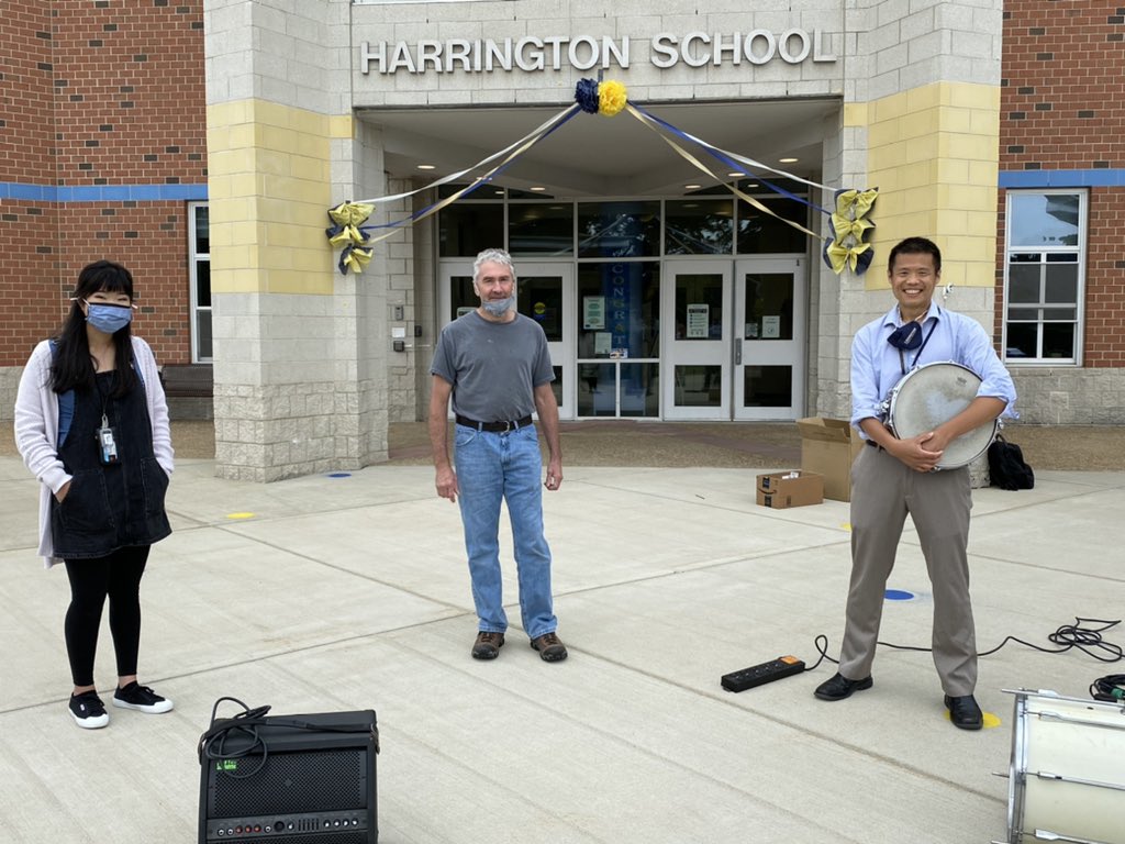 Hawk_Principal's tweet image. Grade 5 car parade today! Check out who was playing live music for the event.. one of our SIAs on the keyboard, one of our custodians playing guitar and our school counselor!! #grade5team #amazingharringtoneducators @lexingtonsuper @MrsClassGrade5 @mzjharrington