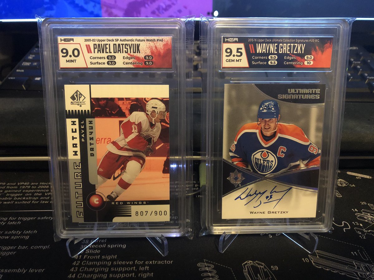 And finally, the GREAT ONE!!

@UpperDeckHockey Pavel Datsyuk Future Watch RC MINT 9.0

Ultimate Signatures of @WayneGretzky GEM MINT 9.5!!!!!! 💎💎💎 That label is KILLER!! 

Thank you @GradingHybrid Y’all have outdone yourselves!! This is seXXXy!!! #Collect #GradeReveal