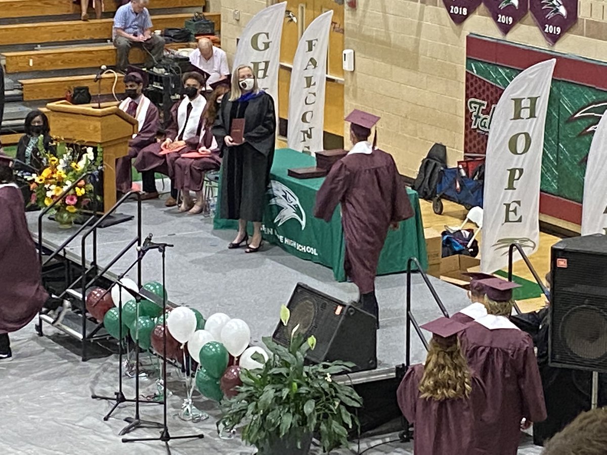 hrogers6moldova's tweet photo. Great Day to be a Falcon 🎓🎉👨🏼‍🎓! @Green_Hope_High @GHHS_Football @MiddleCreekES #ClassOf2021 https://t.co/ewAvfPCNta