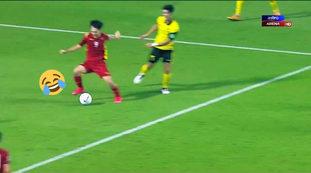 Artortoise_full's tweet photo. Dengar cerita ada drama menarik atas padang tadi? Patut ke dapat penalti?  Apa pandangan korang? 😅

#kelayakanpialadunia2022 #pialaasia2023 #malaysia #Vietnam #Artortoise #astroarena https://t.co/lhVAMxpXgQ