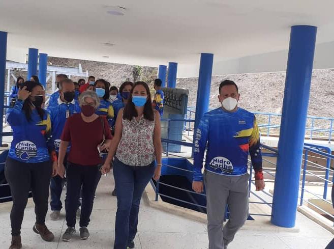 #Anzoátegui
Junto al Pueblo Trabajador del Agua, supervisamos las áreas de sedimentación, sala de controles y de dosificación de la P/P José Antonio Anzoátegui de Barcelona, además de los trabajos de iluminación que se están realizando dentro de sus instalaciones