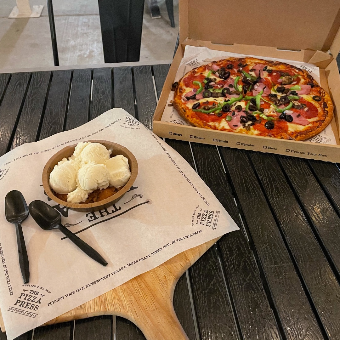 Beauty is in the eye of the Pizza holder. 😍🍕

#ThePizzaPress #CraftYourPizza #PizzaTime #Pizzagram #HappyFriday #TGIF #FridayPizza #PizzaDelivery