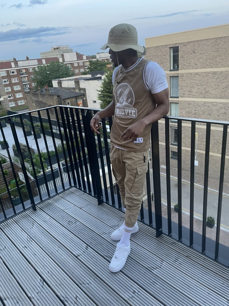 RomeoVie's tweet photo. βYour tryna one on one?β βΉπ½ββοΈ
MoreLife to da kid ππ₯³
#TrueVie https://t.co/zRTqaW9QB4