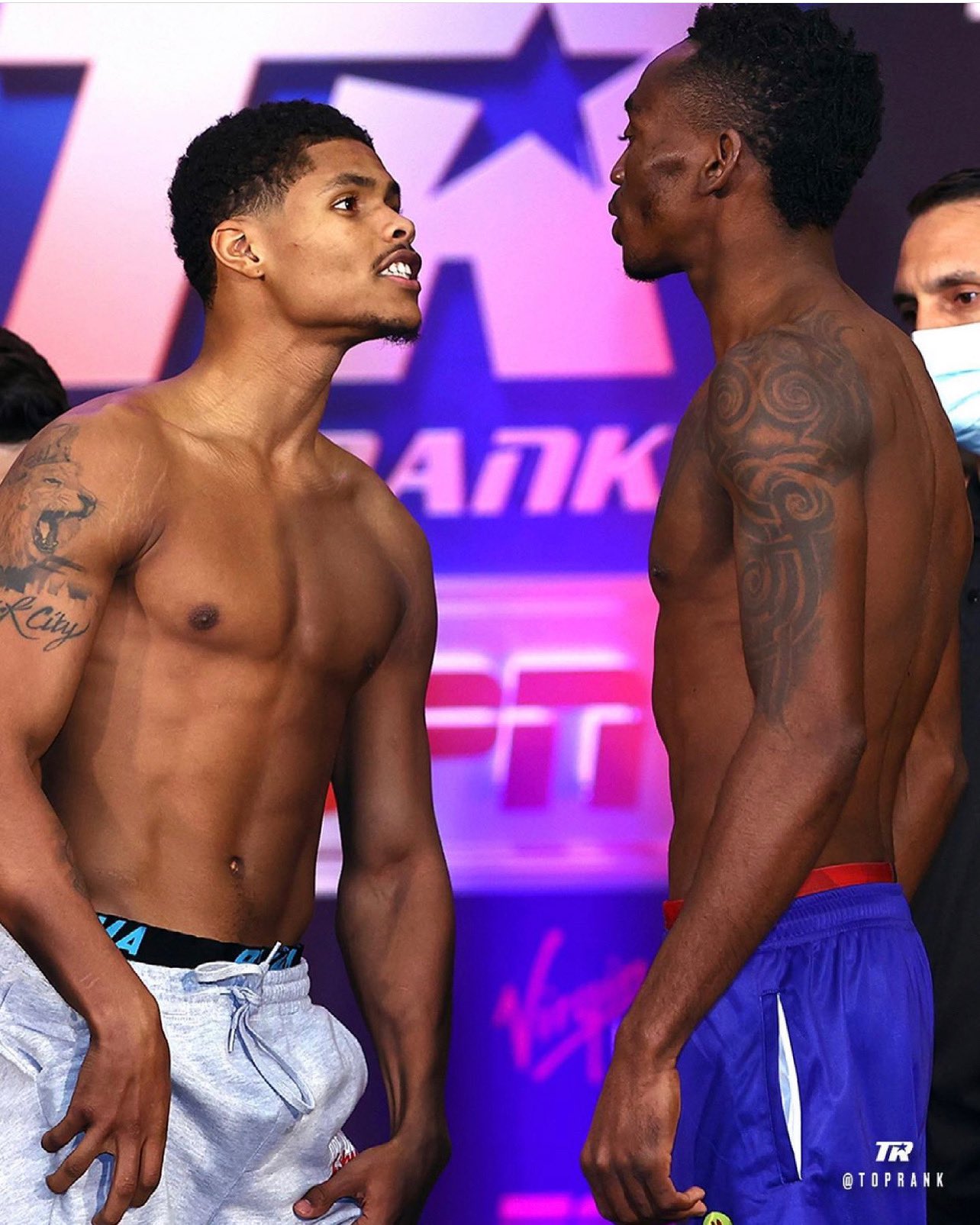 Shakur Stevenson y Jeremiah Nakathila superaron el pesaje el día de hoy y mañana disputarán el cetro interino de las 130 libras por la OMB.